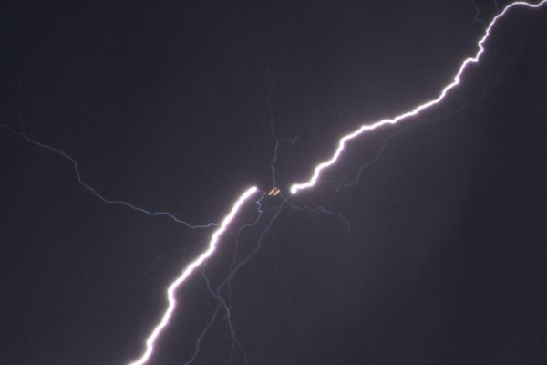 Lighting strikes plane